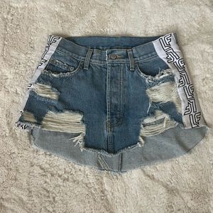 Cute LF store denim monogram skirt size 26